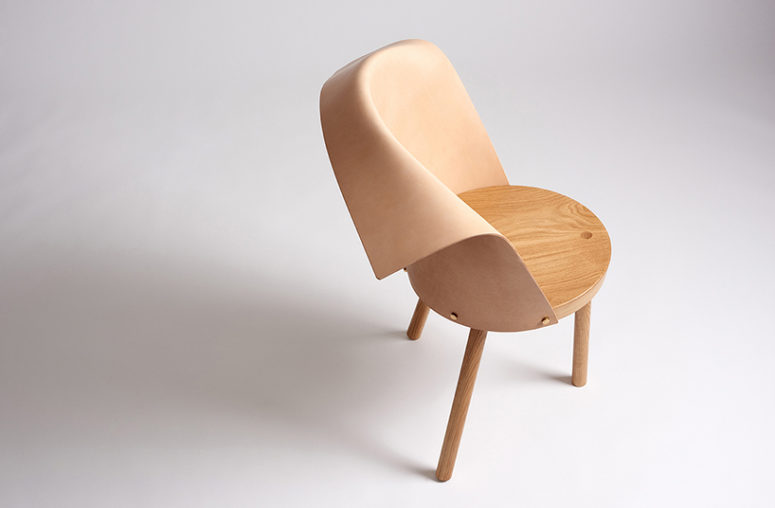 Clop has wooden legs and a seat and a leather backrest folded in a comfortable way