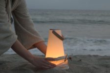 05 The piece can be taken to the beach too if you want soothing light and your favorite music