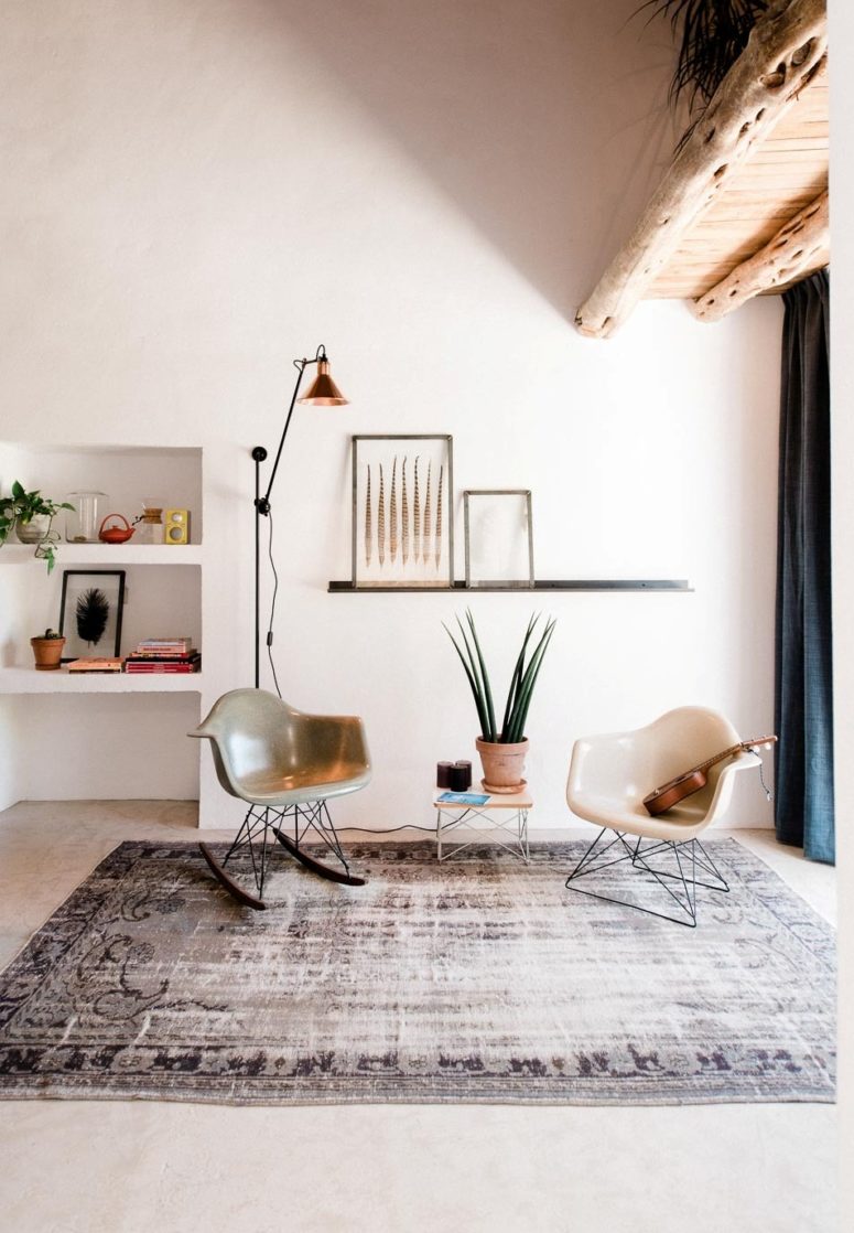 A small sitting space by the entryway has some mid-century modern furniture that looks harmonious