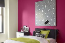 07 hot pink accent wall in a modern bedroom looks passionate
