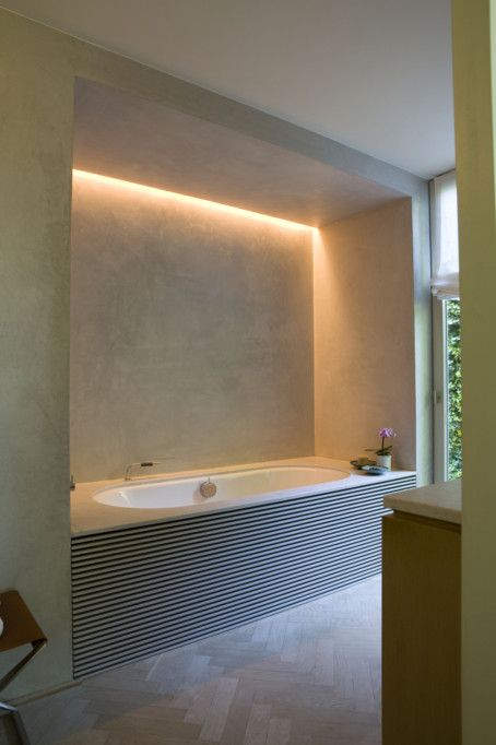 hidden lights in the bathtub niche to add more light while having a bath