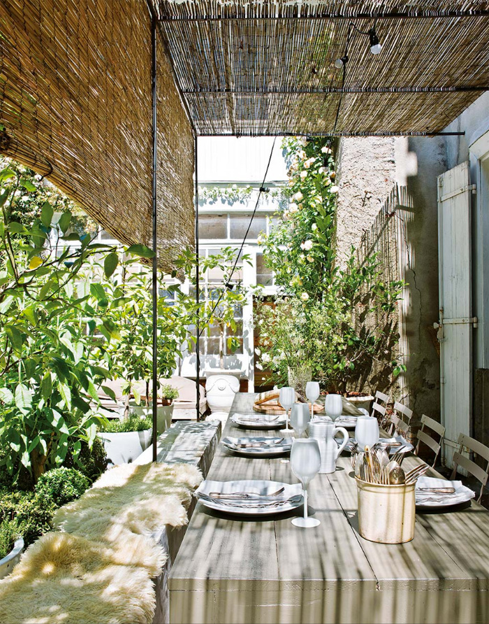 A covered outdoor dining space is a must for any rural home, and this one is very relaxing