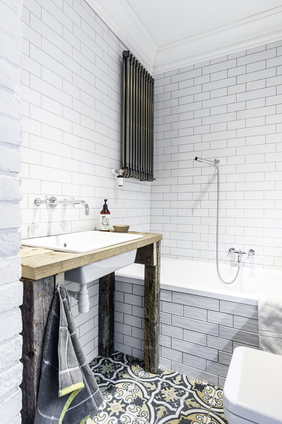 The second bathroom is industrial and rustic, it reminds of the mid century decor