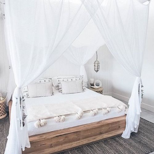 Boho inspired bedroom with crispy white curtains