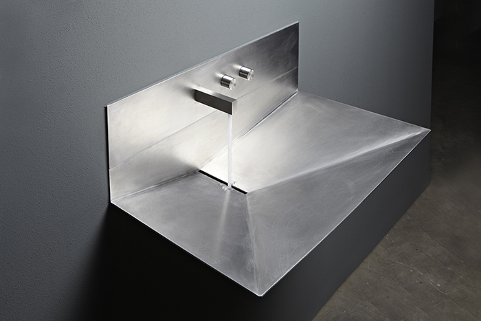 Lavandino is a stainless steel sink made of a single sheet and looking very minimalist