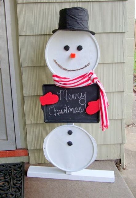 easy DIY snowman using recycled pizza pans and a cookie sheet