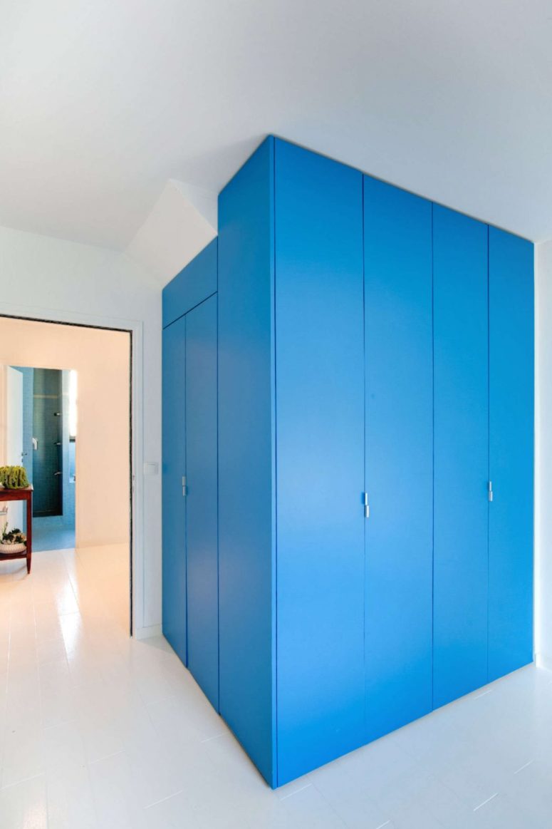 Such a bold blue solution is an amazing thing to make a statement