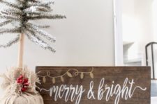 06 Christmas wood stain sign is easy to make yourself