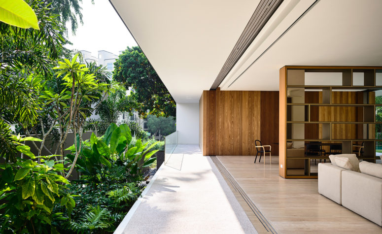 The architects' open-plan approach helps link the interiors to the leafy gardens and surrounding nature