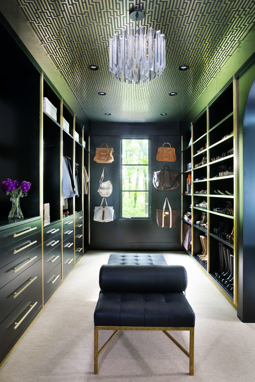 The closet is done in the same stylish black and gold colors, which scream the Roaring 20s
