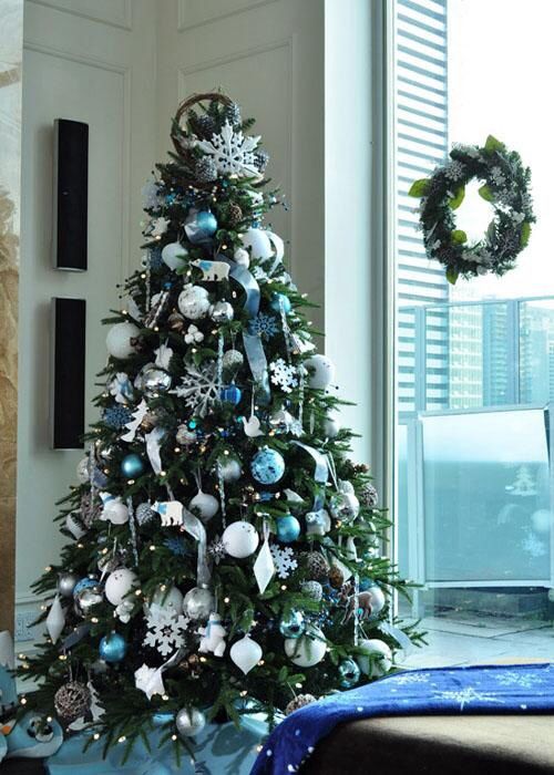 blue, white and silver Christmas tree decor