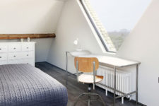 12 The triangular window section was designed for the master bedroom
