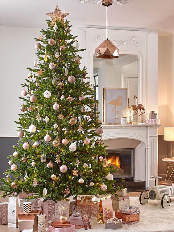 copper and white for decorating Christmas is very chic