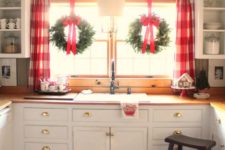 16 red plaid curtains and wreaths with red bows