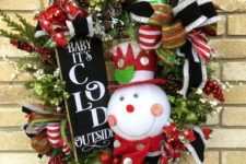 19 whimsy and bold snowman wreath with a chalkboard sign