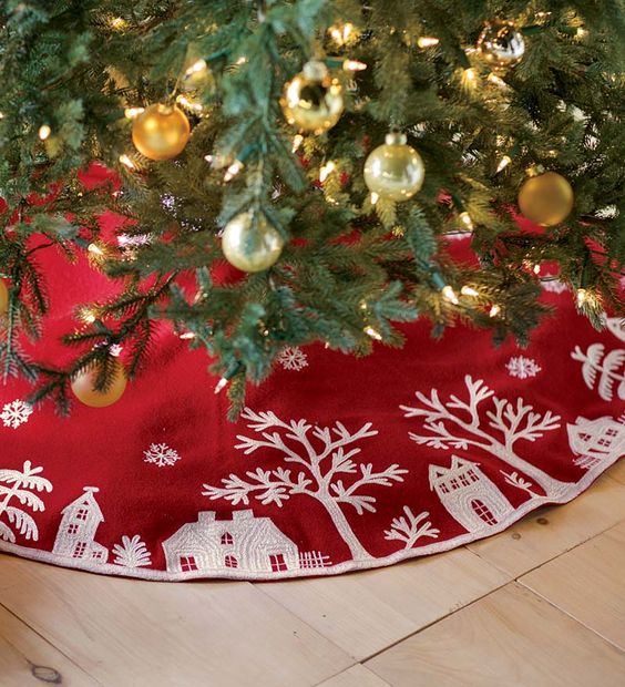 a pretty and bold red and white Christmas skirt will be a perfect solution for a traditional Christmas tree