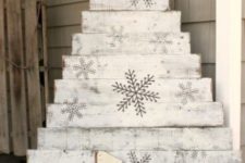 26 whitewashed pallet wood Christmas tree with snowflakes