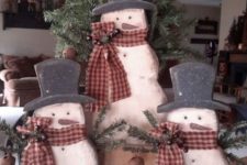 28 cutout snowmen trio holding a fir tree