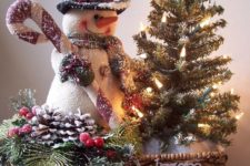 31 group items in a basket – a fir tree, a snowman and pinecones