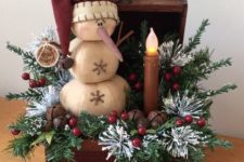 38 vintage chest with fir branches, a snowman and a candle lamp