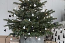 a simple Nordic Christmas tree decor idea