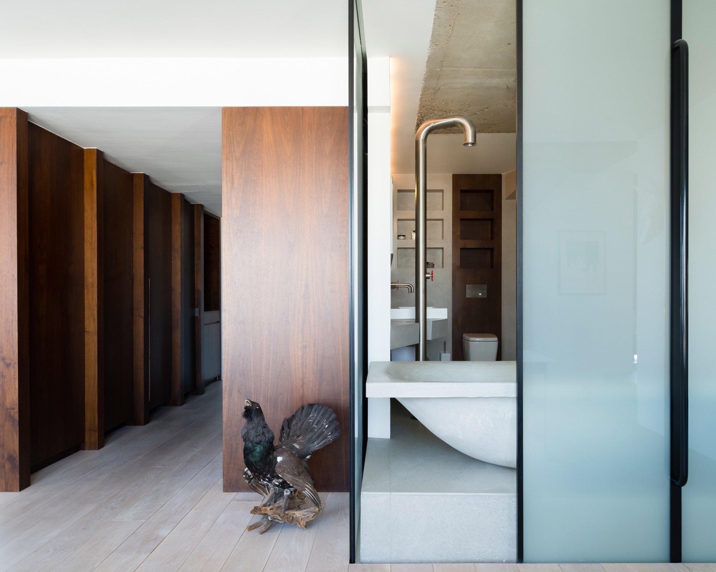 This flat in Londo is centered around a concrete bathtub, which is placed in the center