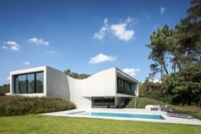 01 Villa MQ has a special sloping architecture that strikes from the first sight
