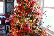 02 colorful boho chic Granny-styled tree wiht pompoms