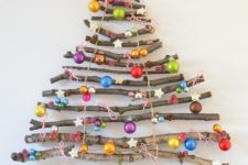 03 stick wall Christmas tree with colorful ornaments