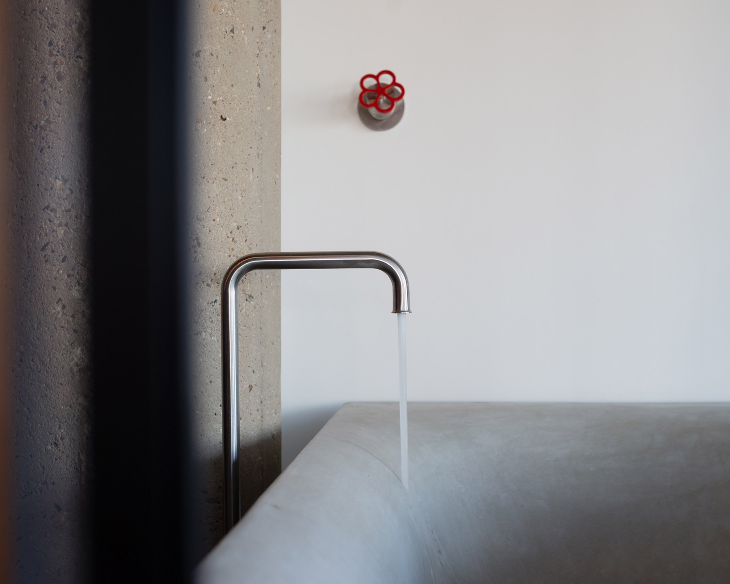 The flower shaped red faucets look cool and contrasting