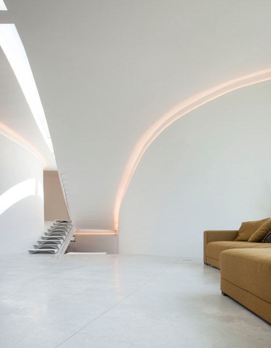 The curves are highlighted with hidden lights inside to give the house a spaceship look