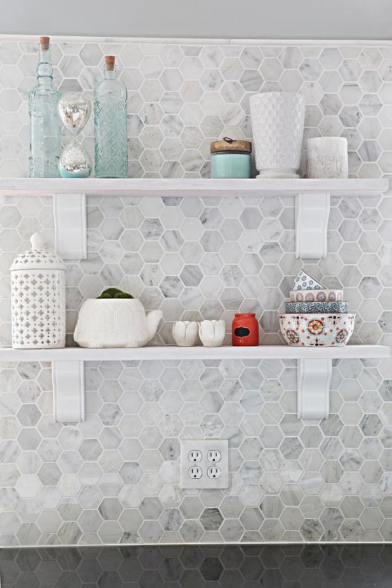 marble hex backsplash with white grout