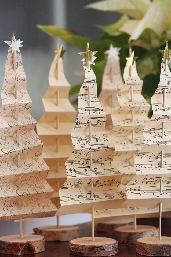 music sheet Christmas trees on wood slices
