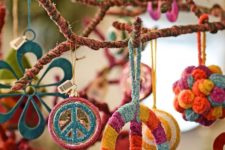 17 hippie-styled yarn Christmas ornaments
