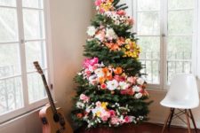 18 flower decor for a hipper Christmas tree