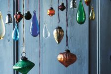 19 even if you don’t have a tree, you can still display bold vintage ornaments in a beautiful way