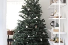 21 some white ornaments is all that you need for a modern holiday tree