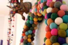 30 colorful felt balls combing to make the cutest wreath