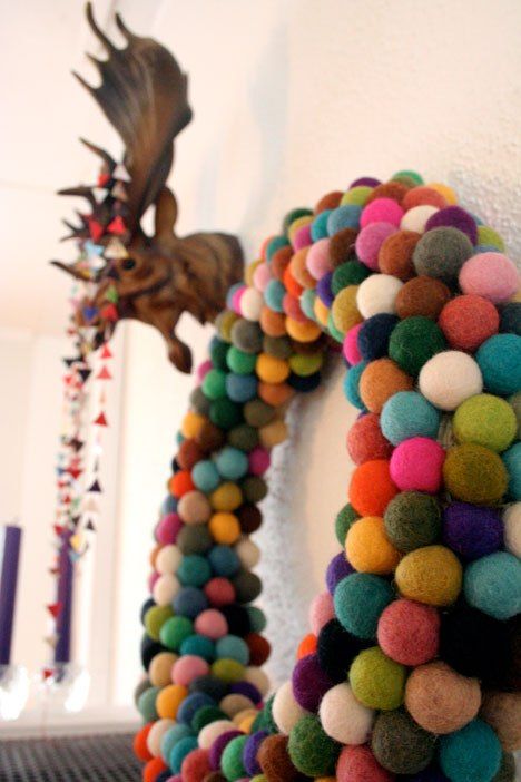 colorful felt balls combing to make the cutest wreath