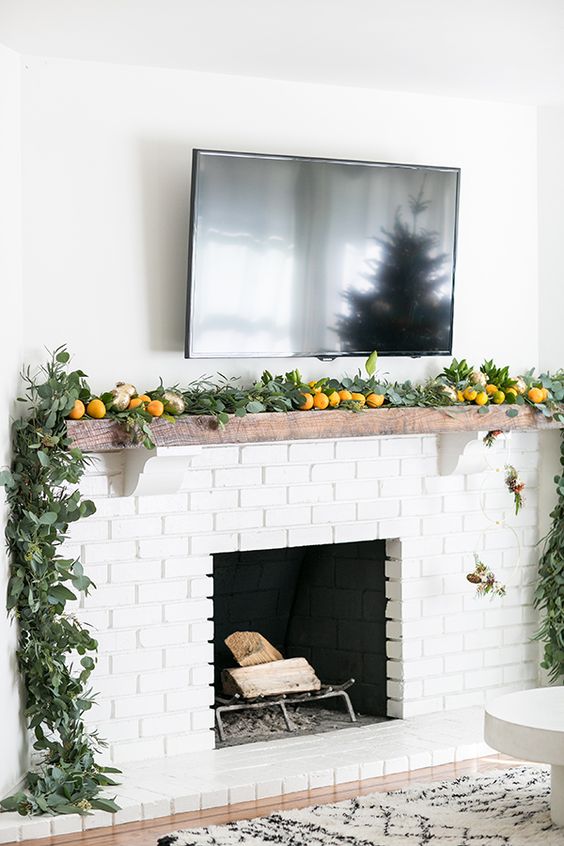 citrus and greenery garland to cover a mantel is a chic modern idea