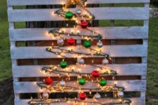 34 light wood pallet tree with simple colored ornaments