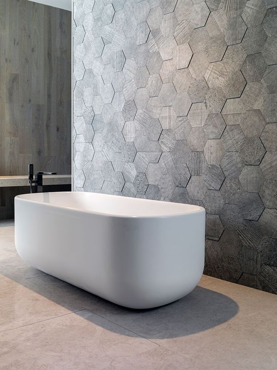 2D hexagonal tiles in the bathtub area