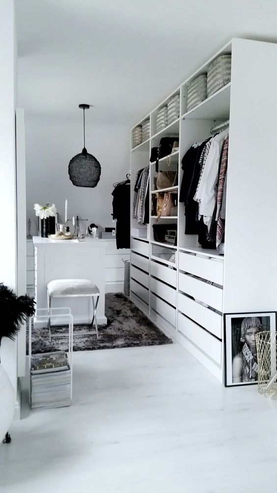baskets above and simple drawers underneath keep the space decluttered and comfortable in using