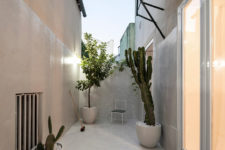 07 An outdoor patio has been included, natural yet unexpected for a second-floor apartment