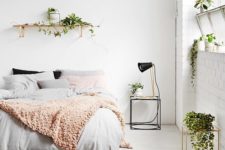 07 simple Nordic bedroom is refreshed with small greenery pieces