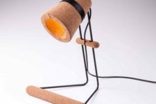 09 cork and black metal frame table lamp has an eye-catchy look
