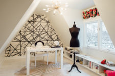 12 The owner’s home office is decorated with a lot of feminine touches