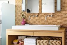 21 corked walls will add coziness to your bathroom, and that’s essential