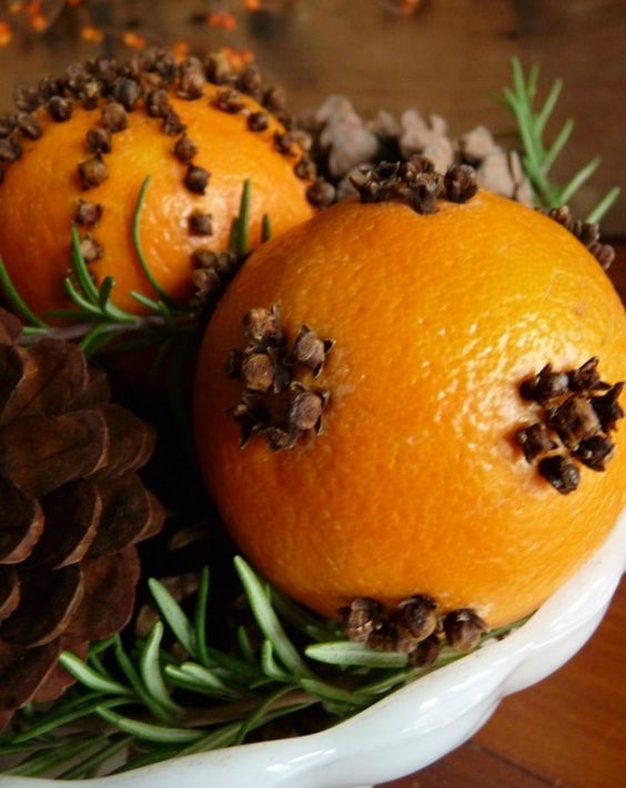 pomanders with cloves will make your home smell in a cozy way