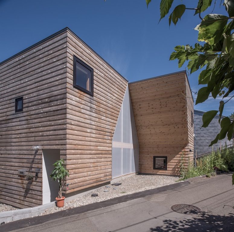 Cost-Effective Japanese Home With An Unusual Facade